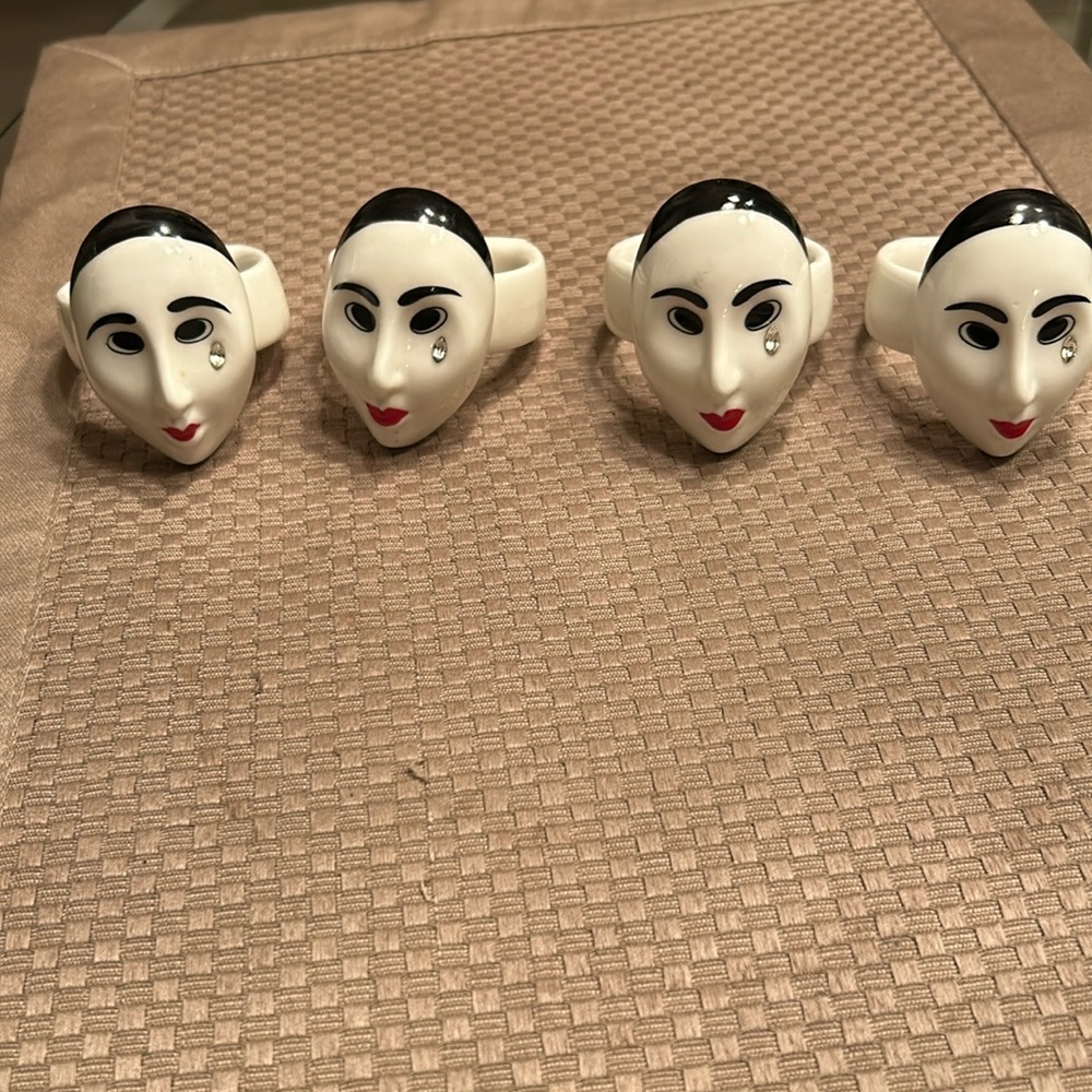 VINTAGE KABUKI MASK BONE CHINA
NAPKIN RINGS BY AUDREY HAND
PAINTED W JEWEL